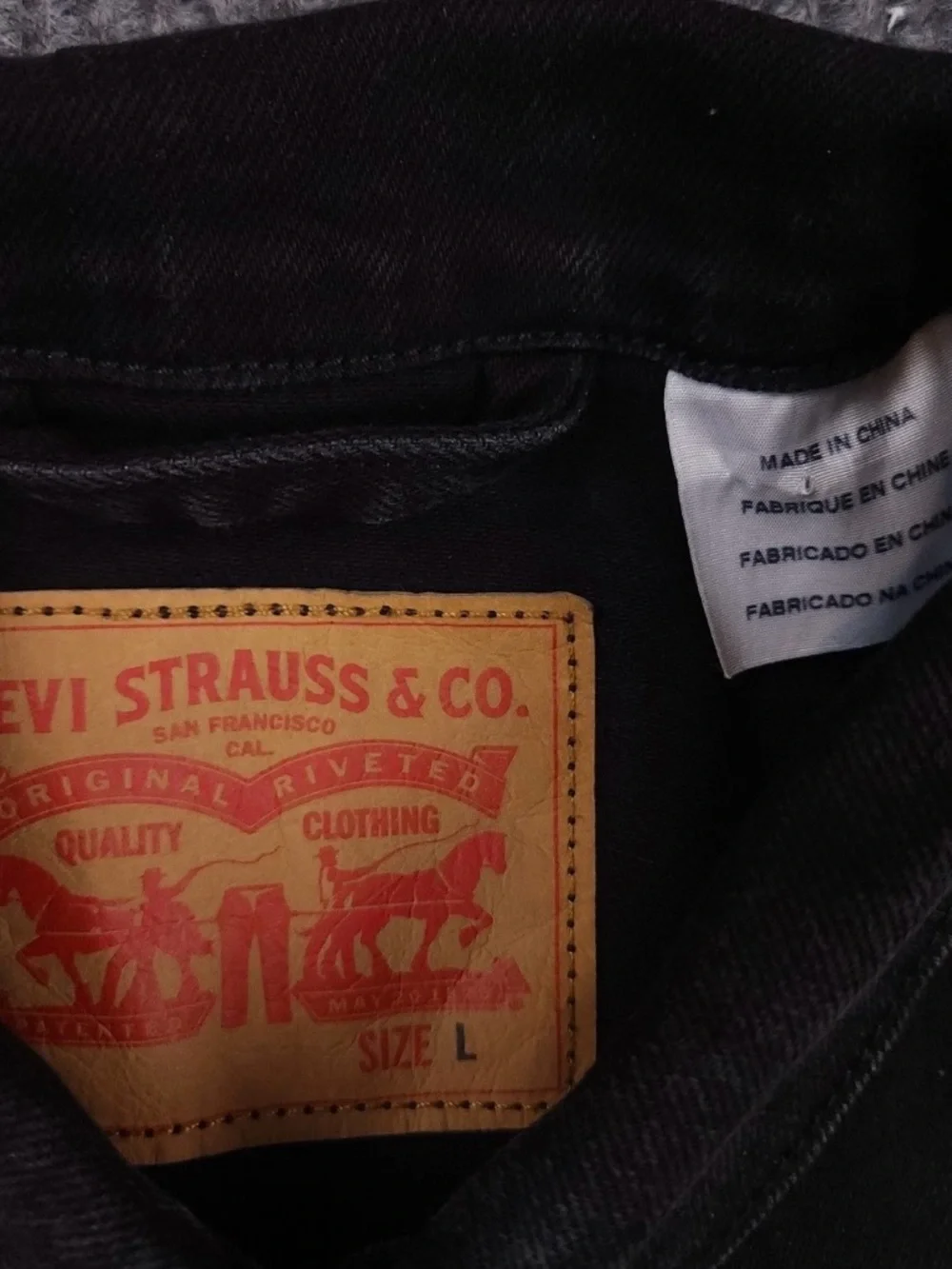 Levi's Black Denim Trucker Jacket - Men's Large - Picture 4 of 9
